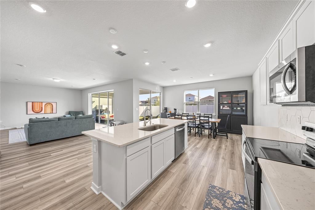 For Sale: $475,000 (5 beds, 4 baths, 3416 Square Feet)