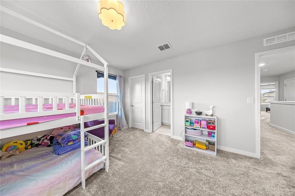 For Sale: $475,000 (5 beds, 4 baths, 3416 Square Feet)