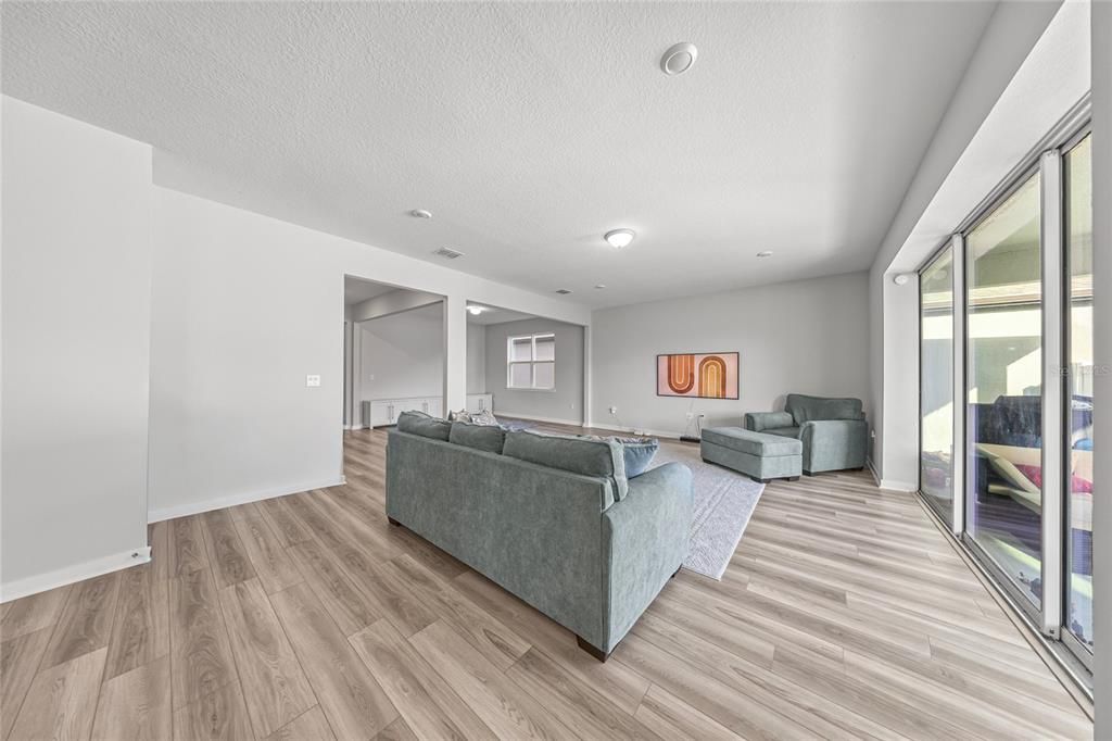 For Sale: $475,000 (5 beds, 4 baths, 3416 Square Feet)