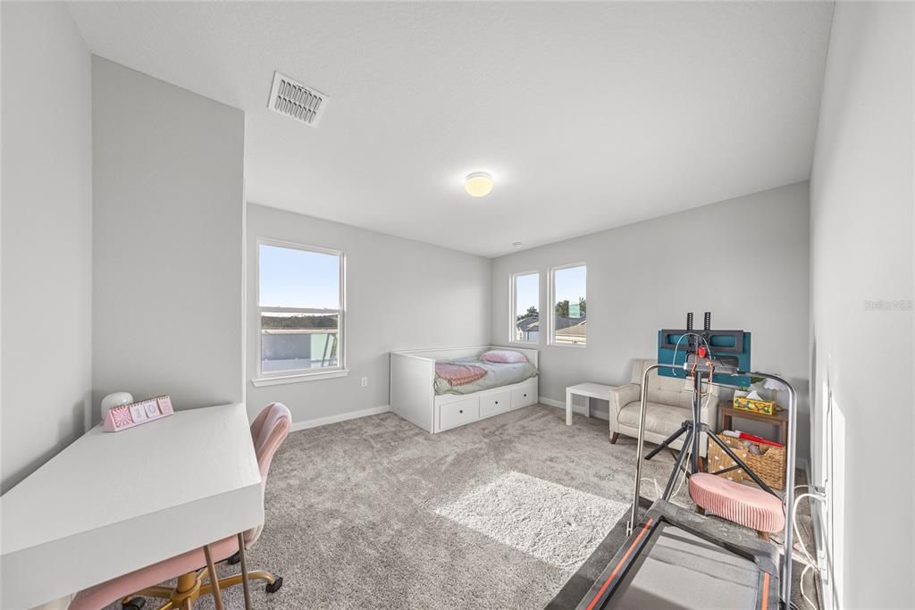 For Sale: $475,000 (5 beds, 4 baths, 3416 Square Feet)