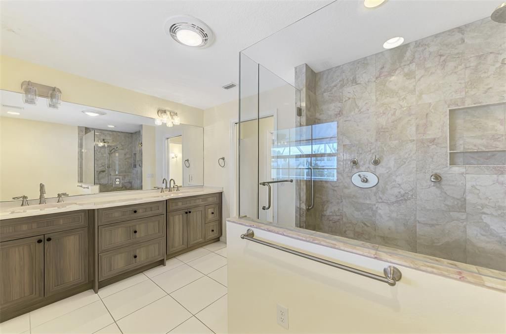 En Venta: $1,000,000 (3 camas, 3 baños, 2220 Pies cuadrados)