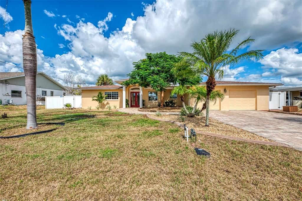 En Venta: $1,000,000 (3 camas, 3 baños, 2220 Pies cuadrados)