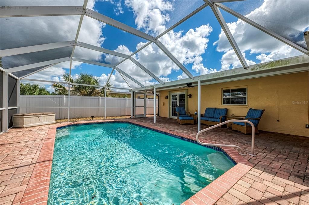 En Venta: $1,000,000 (3 camas, 3 baños, 2220 Pies cuadrados)