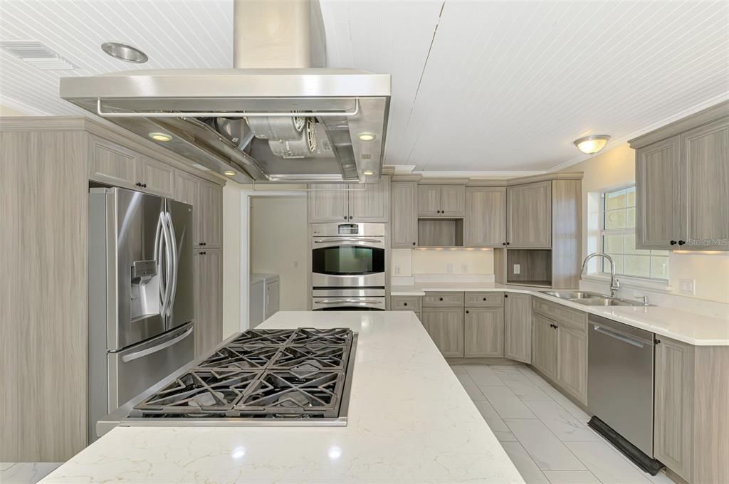 En Venta: $1,000,000 (3 camas, 3 baños, 2220 Pies cuadrados)