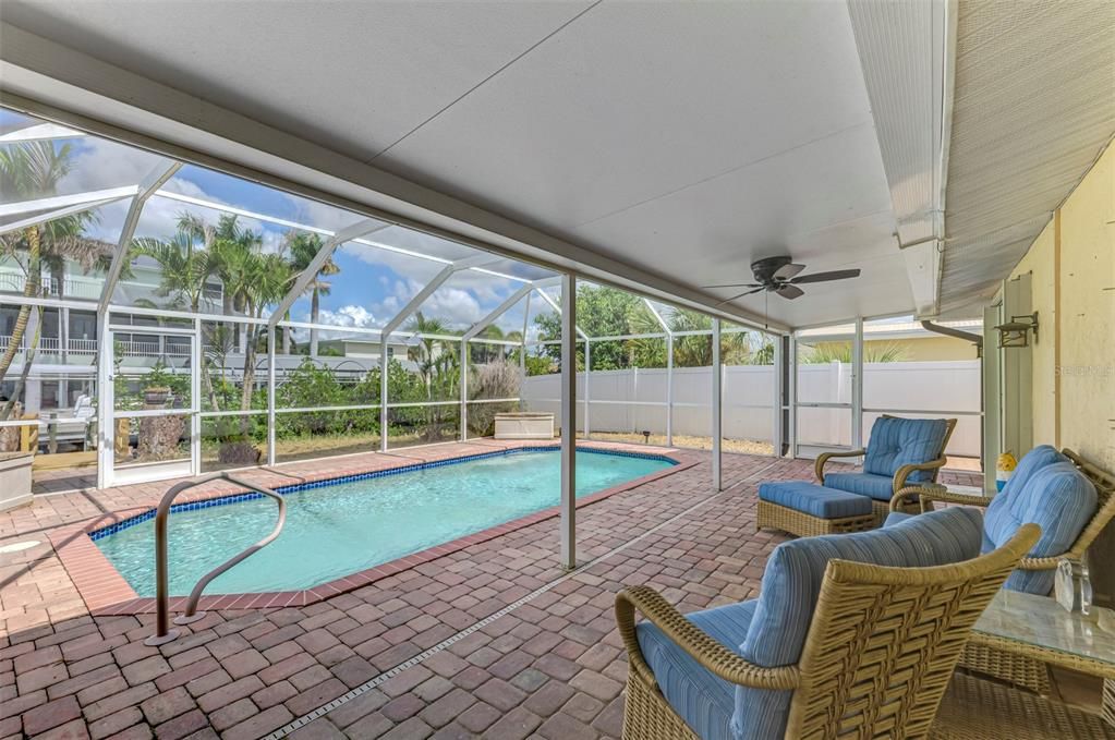 En Venta: $1,000,000 (3 camas, 3 baños, 2220 Pies cuadrados)