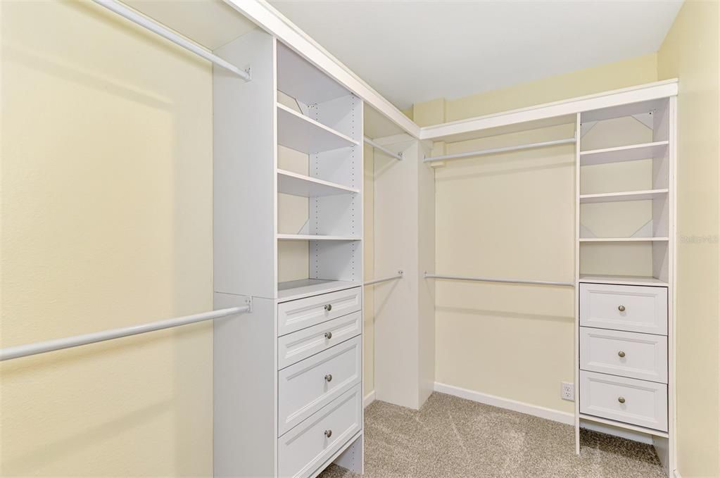 En Venta: $1,000,000 (3 camas, 3 baños, 2220 Pies cuadrados)