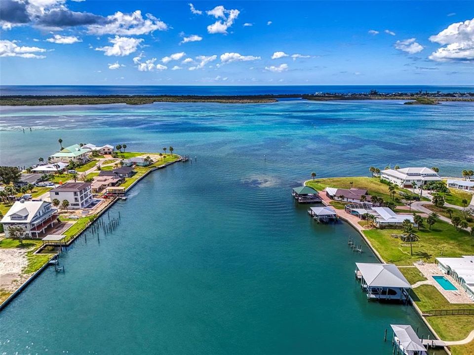 En Venta: $1,000,000 (3 camas, 3 baños, 2220 Pies cuadrados)