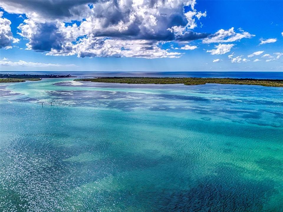 En Venta: $1,000,000 (3 camas, 3 baños, 2220 Pies cuadrados)