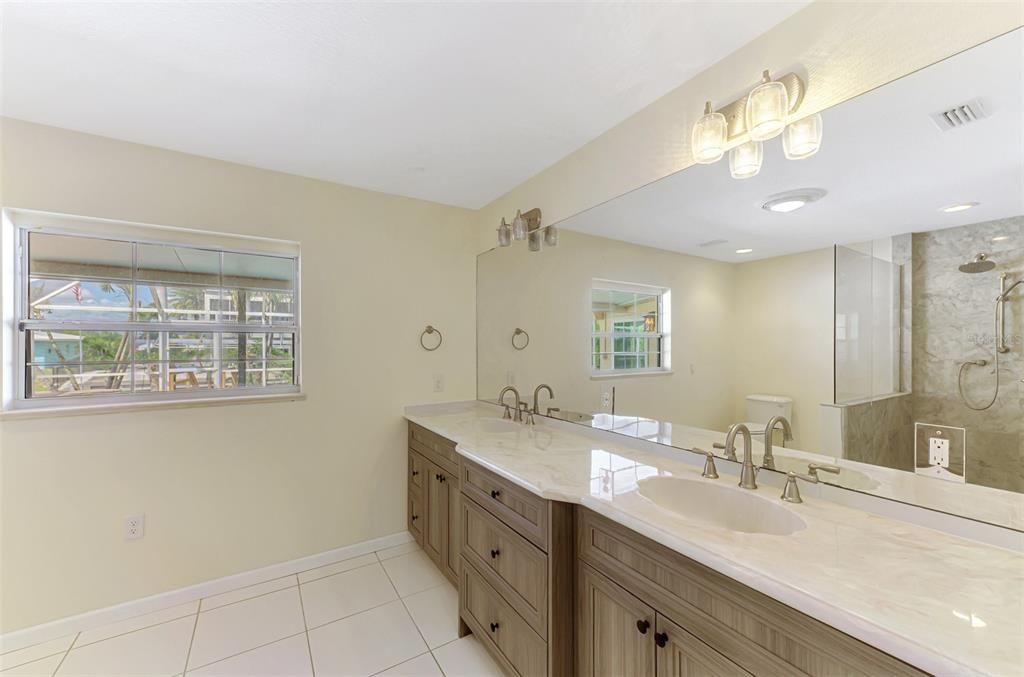 En Venta: $1,000,000 (3 camas, 3 baños, 2220 Pies cuadrados)