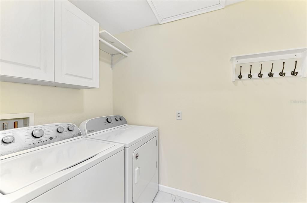 En Venta: $1,000,000 (3 camas, 3 baños, 2220 Pies cuadrados)