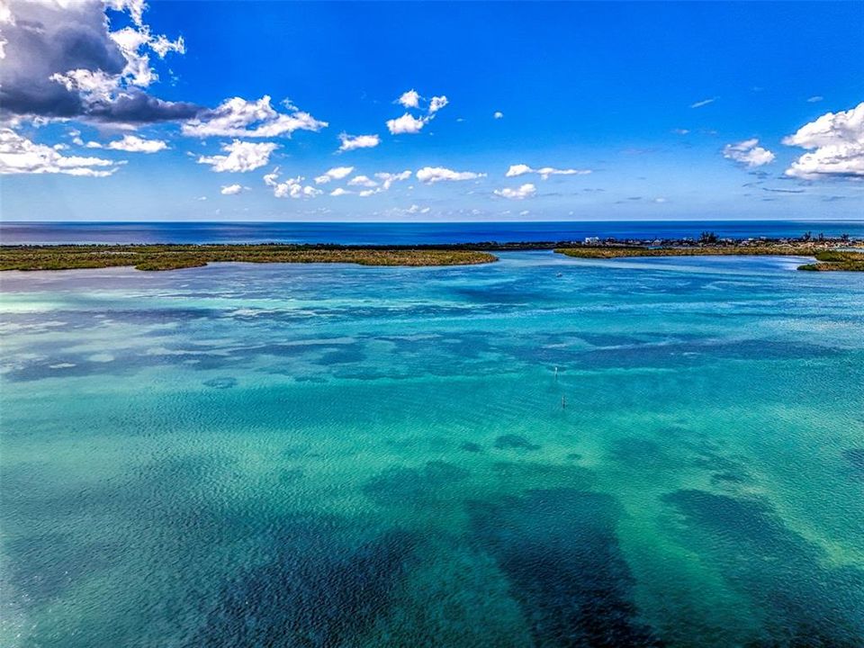 En Venta: $1,000,000 (3 camas, 3 baños, 2220 Pies cuadrados)