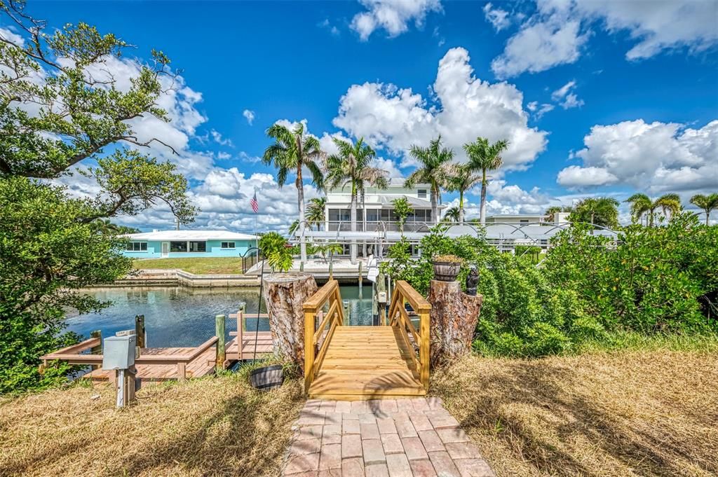 En Venta: $1,000,000 (3 camas, 3 baños, 2220 Pies cuadrados)