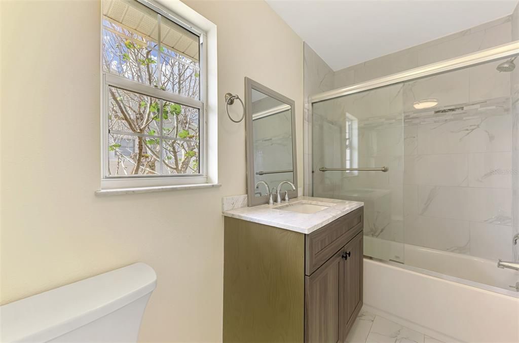 En Venta: $1,000,000 (3 camas, 3 baños, 2220 Pies cuadrados)