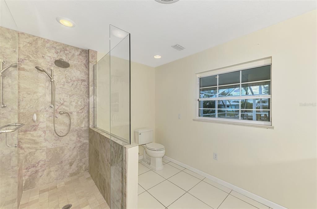 En Venta: $1,000,000 (3 camas, 3 baños, 2220 Pies cuadrados)