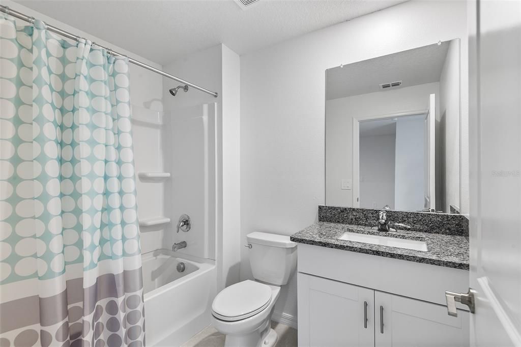 合同活跃: $2,150 (3 贝兹, 2 浴室, 1666 平方英尺)