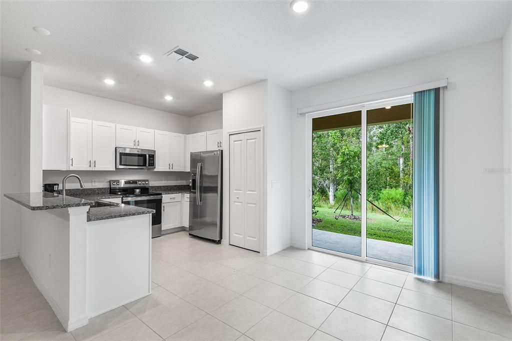 合同活跃: $2,150 (3 贝兹, 2 浴室, 1666 平方英尺)