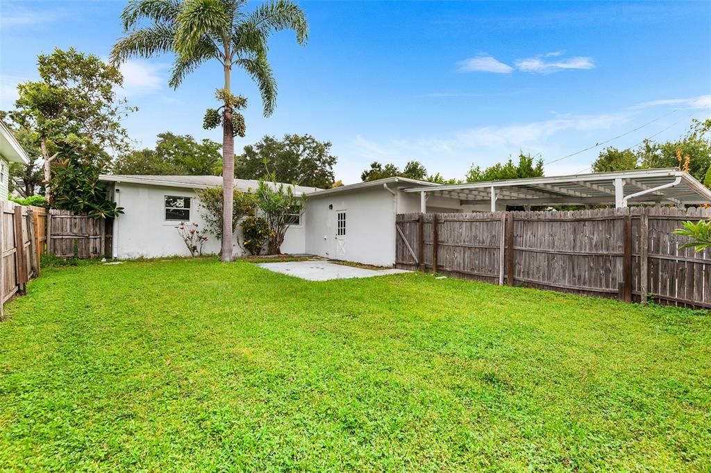 Active With Contract: $2,750 (3 beds, 2 baths, 1216 Square Feet)