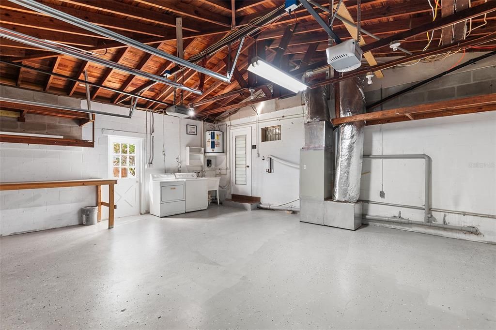 Active With Contract: $2,750 (3 beds, 2 baths, 1216 Square Feet)