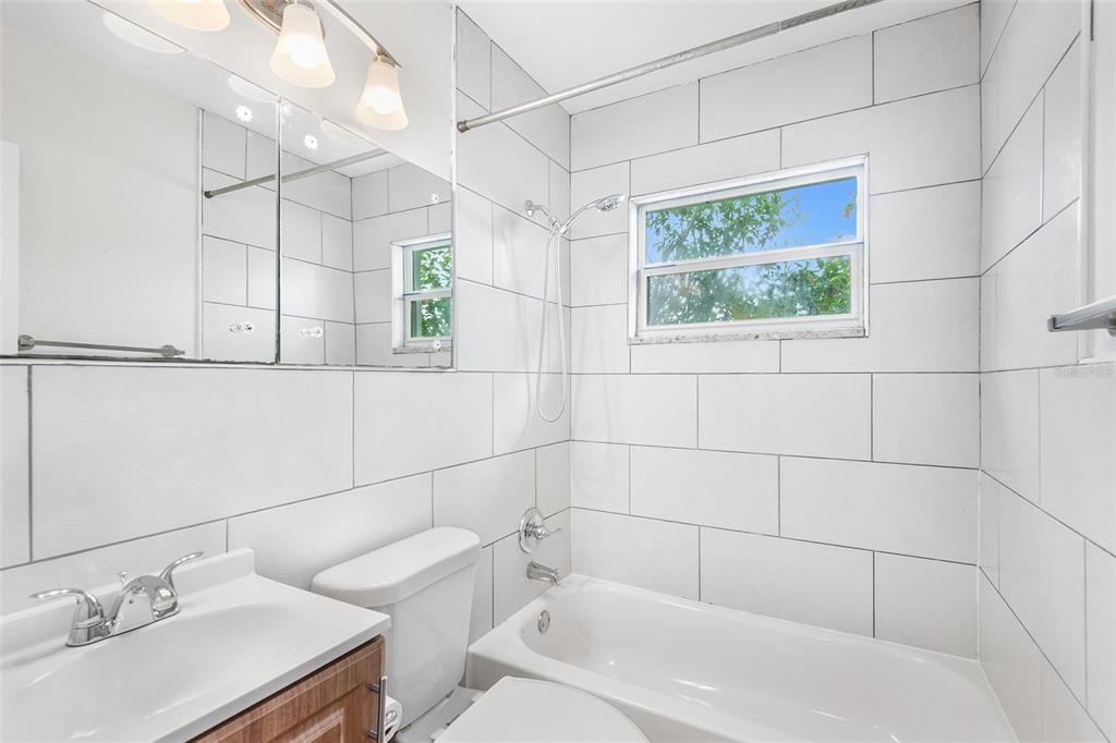 Active With Contract: $2,750 (3 beds, 2 baths, 1216 Square Feet)