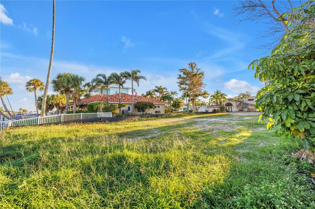 待售: $750,000 (0.16 acres)