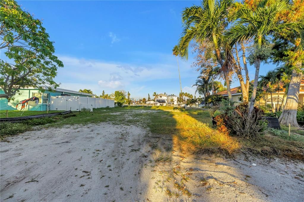 待售: $750,000 (0.16 acres)