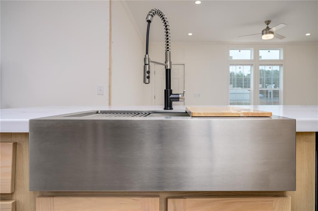 For Sale: $289,900 (3 beds, 2 baths, 1600 Square Feet)