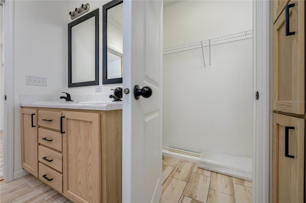 For Sale: $289,900 (3 beds, 2 baths, 1600 Square Feet)