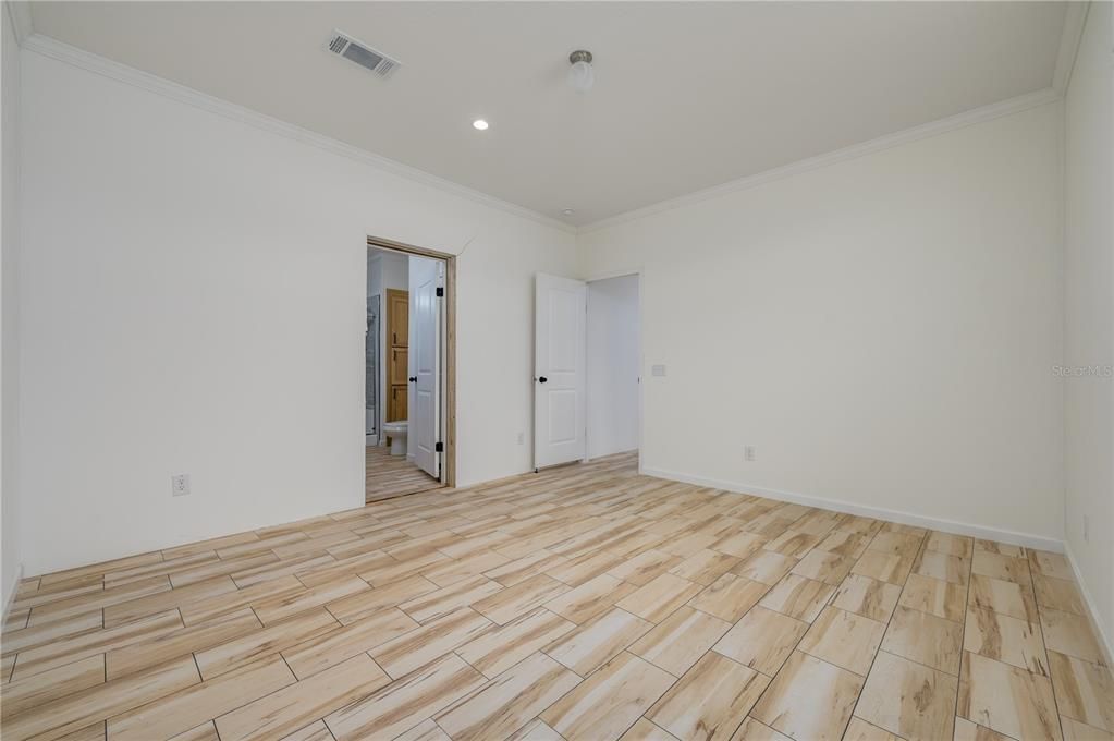 For Sale: $289,900 (3 beds, 2 baths, 1600 Square Feet)