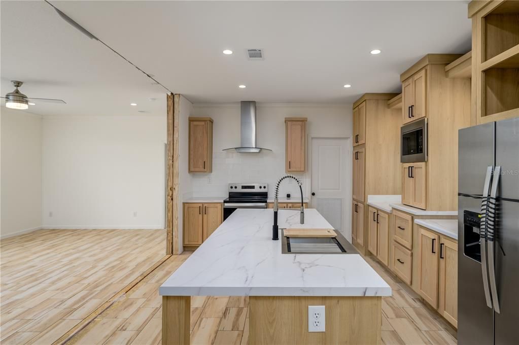 For Sale: $289,900 (3 beds, 2 baths, 1600 Square Feet)