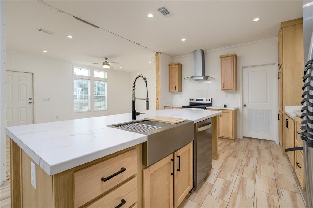 For Sale: $289,900 (3 beds, 2 baths, 1600 Square Feet)