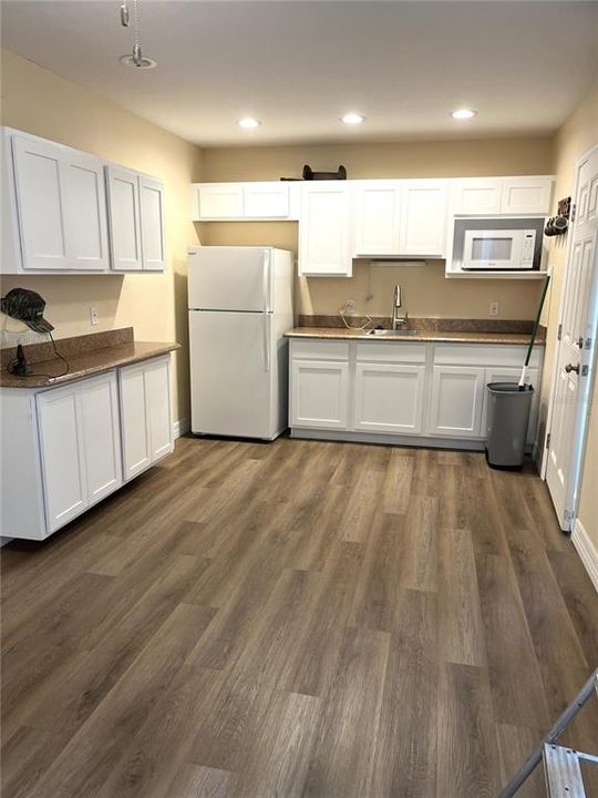 Active With Contract: $350,000 (4 beds, 3 baths, 1701 Square Feet)