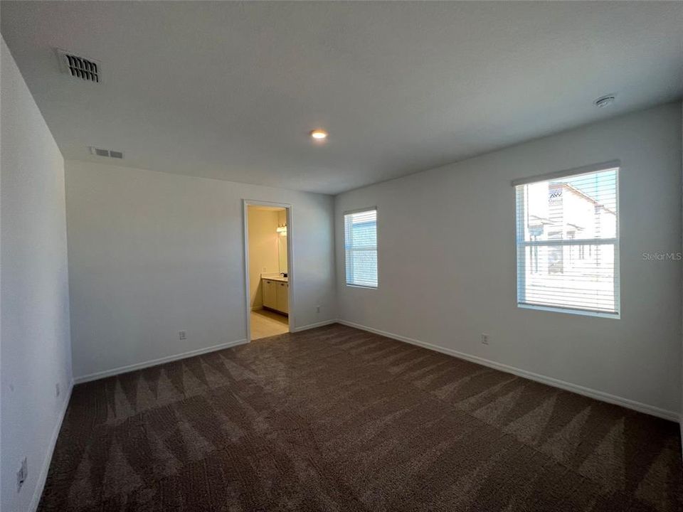 Под контрактом: $439,000 (4 спален, 3 ванн, 2134 Квадратных фут)