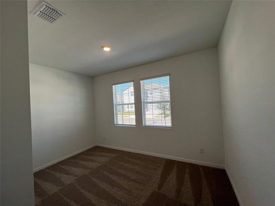 Под контрактом: $439,000 (4 спален, 3 ванн, 2134 Квадратных фут)