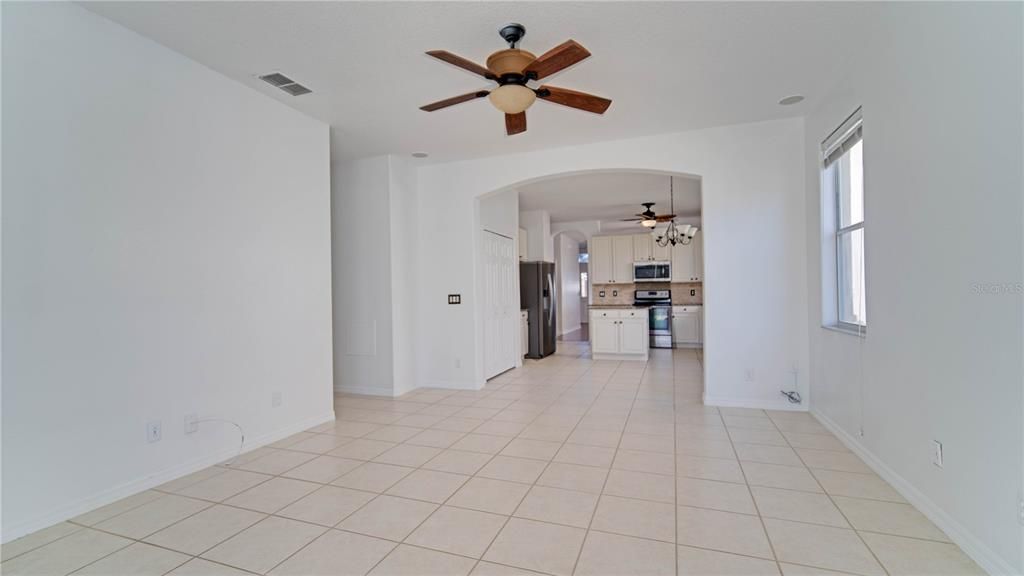 В аренду: $2,890 (4 спален, 2 ванн, 1952 Квадратных фут)