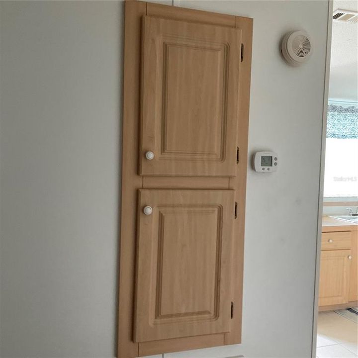 For Sale: $265,000 (2 beds, 2 baths, 1241 Square Feet)