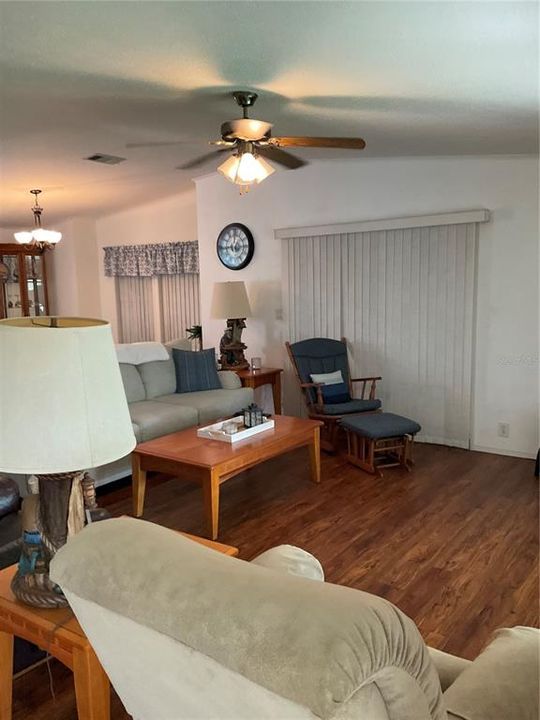 For Sale: $265,000 (2 beds, 2 baths, 1241 Square Feet)