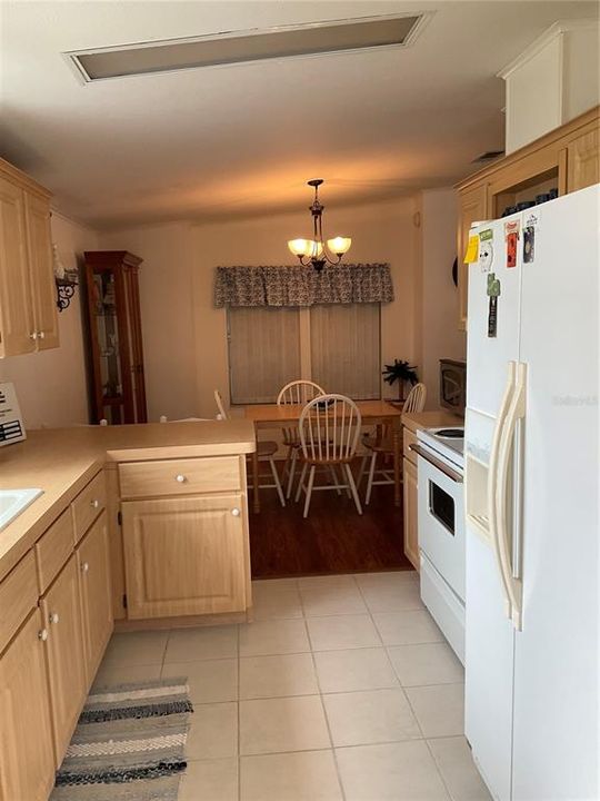 For Sale: $265,000 (2 beds, 2 baths, 1241 Square Feet)