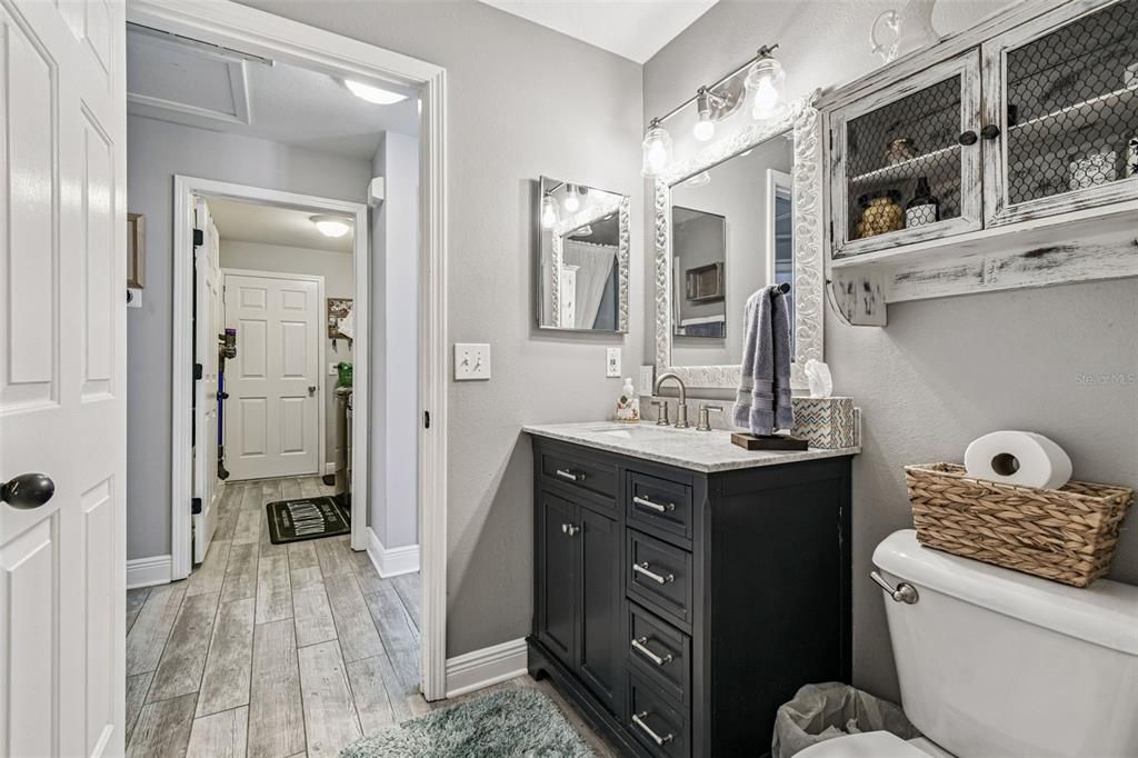 合同活跃: $399,000 (3 贝兹, 2 浴室, 1690 平方英尺)