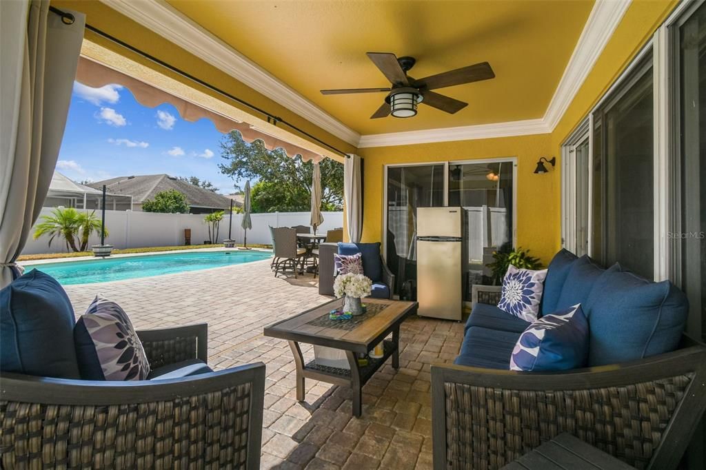 合同活跃: $399,000 (3 贝兹, 2 浴室, 1690 平方英尺)