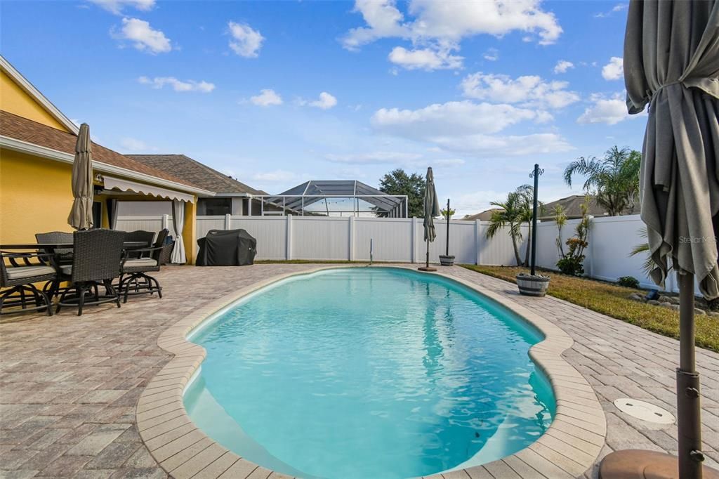 合同活跃: $399,000 (3 贝兹, 2 浴室, 1690 平方英尺)