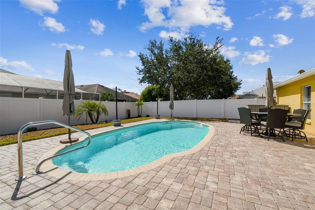 合同活跃: $399,000 (3 贝兹, 2 浴室, 1690 平方英尺)