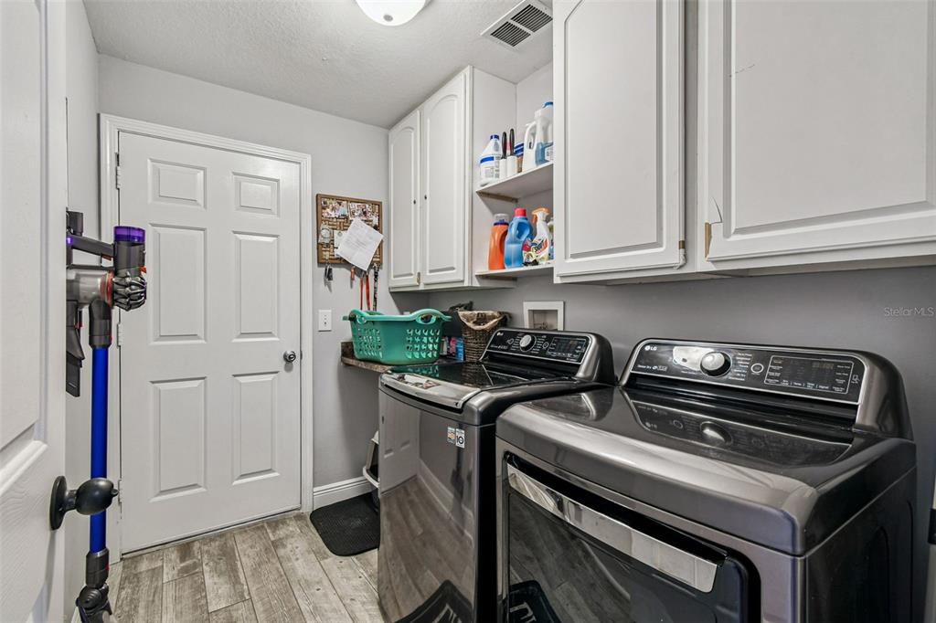 合同活跃: $399,000 (3 贝兹, 2 浴室, 1690 平方英尺)