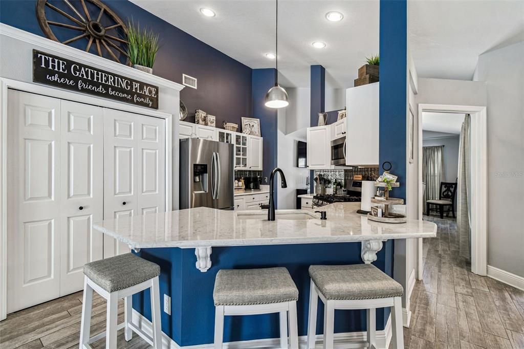 合同活跃: $399,000 (3 贝兹, 2 浴室, 1690 平方英尺)