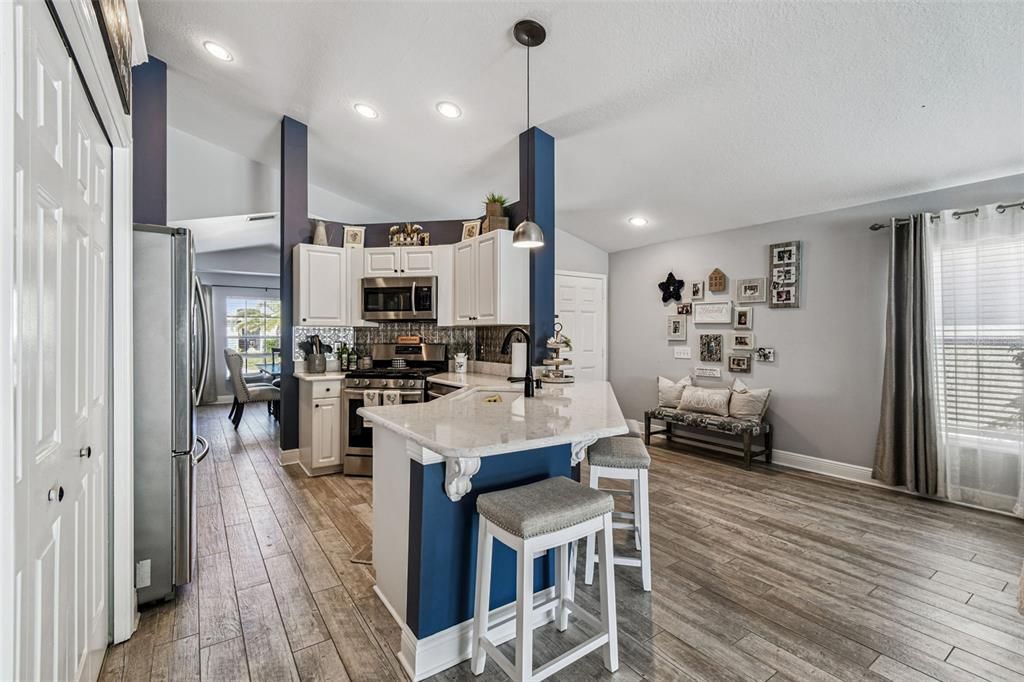 合同活跃: $399,000 (3 贝兹, 2 浴室, 1690 平方英尺)