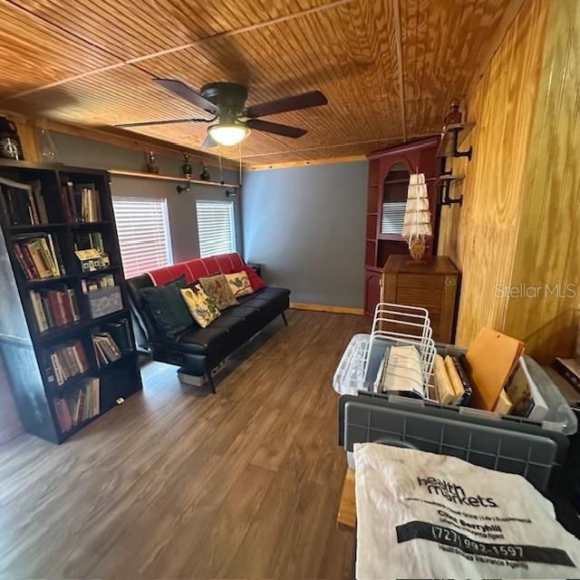 For Sale: $229,900 (2 beds, 2 baths, 1142 Square Feet)