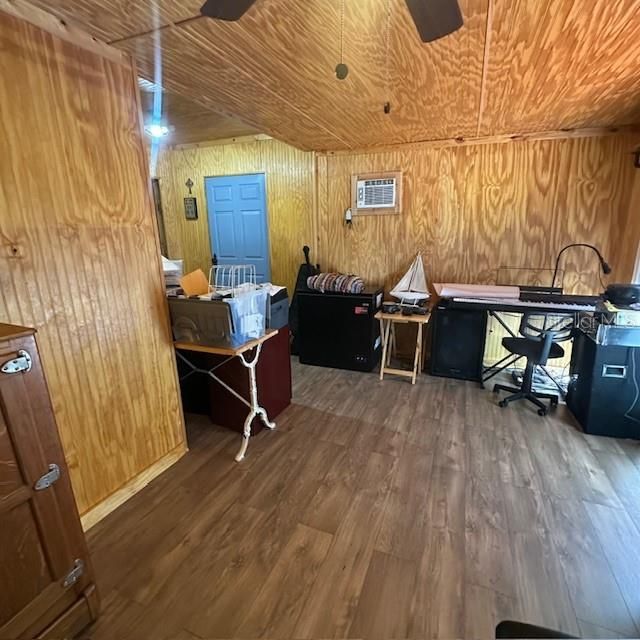 For Sale: $229,900 (2 beds, 2 baths, 1142 Square Feet)