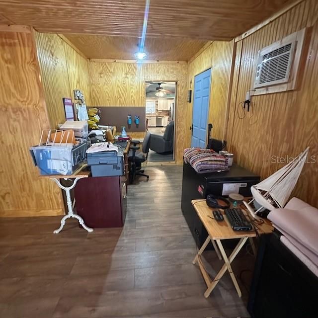 For Sale: $229,900 (2 beds, 2 baths, 1142 Square Feet)