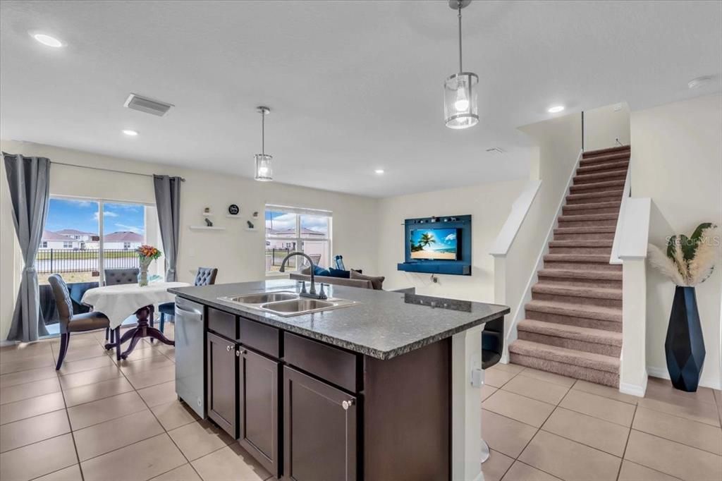 待售: $549,999 (5 贝兹, 3 浴室, 2638 平方英尺)