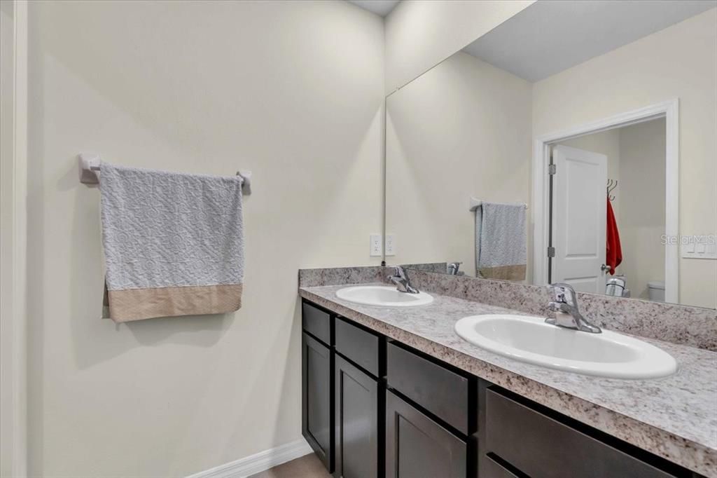 待售: $549,999 (5 贝兹, 3 浴室, 2638 平方英尺)