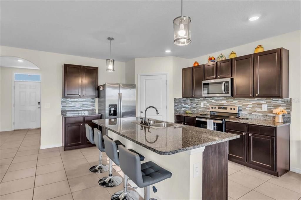 待售: $549,999 (5 贝兹, 3 浴室, 2638 平方英尺)